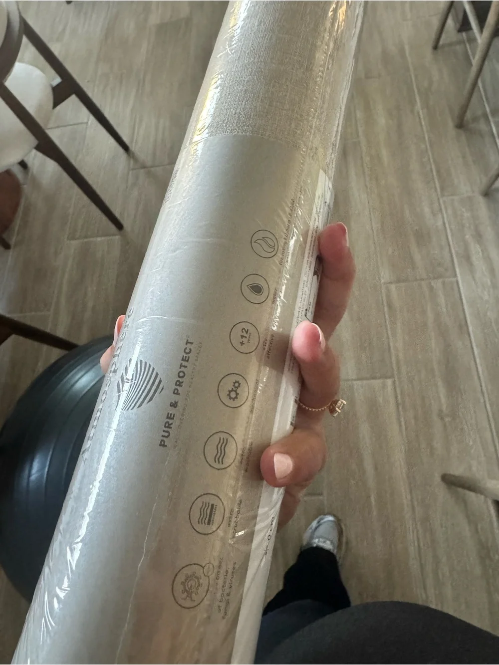 Beige wallpaper (2 rolls)